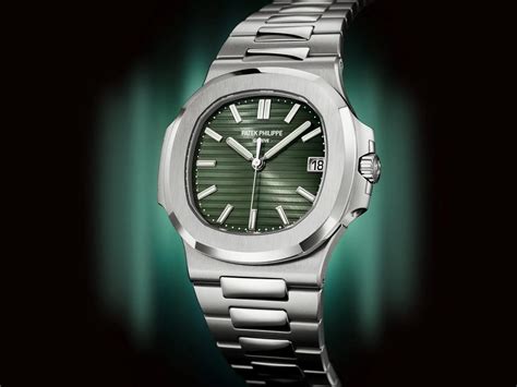 patek philippe nautilus grünes armband|A Closer Look at the Patek Philippe’s Green.